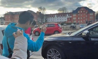 樊振东德甲赛后被星姐围观移车，徐老师指挥东东倒车笑翻全场，球迷默契送别显真情