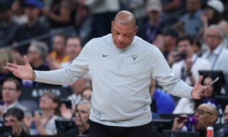 字母哥今夏大概率被交易 里弗斯与多名球员有矛盾